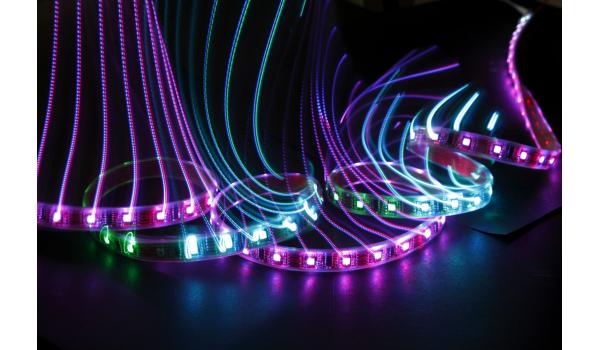 Đèn LED có thể thay thế đèn compact hay không?